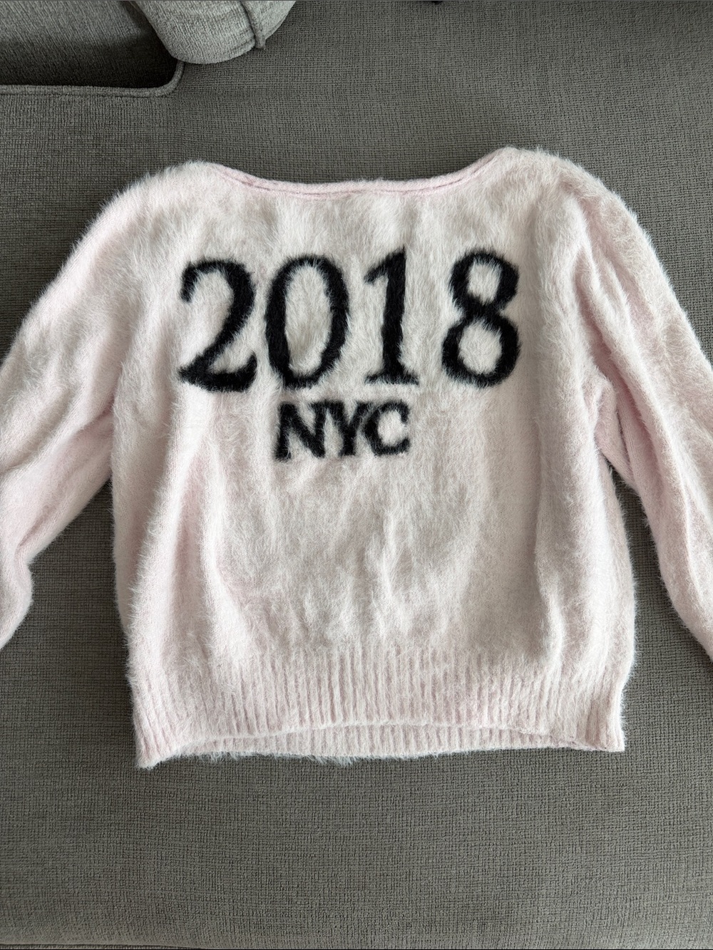 Victoria's Secret Fashion Show Runway 2018 sweater size M - Picture 5 of 5